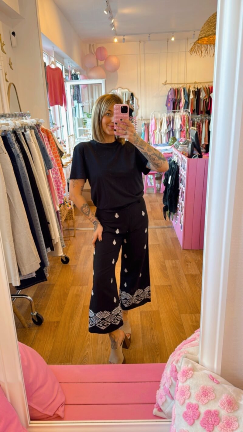 PANTALON NOIR  BRODERIE  T.1