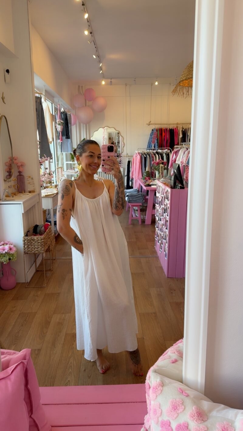 ROBE LONGUE  GAZ DE COTON BLANCHE