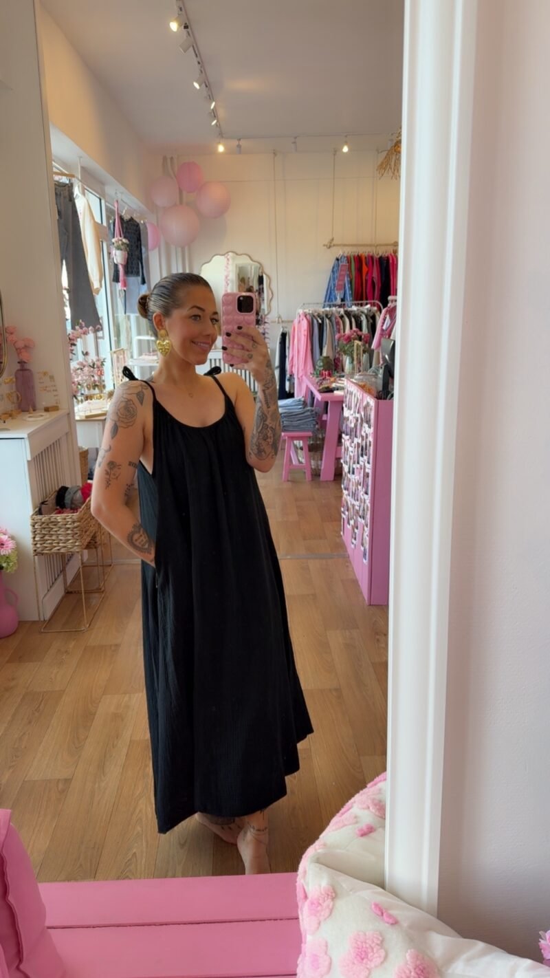 ROBE LONGUE  GAZ DE COTON NOIRE