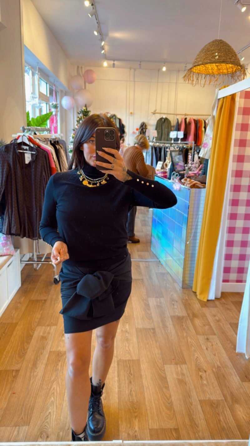 JUPE NOIRE NOEUD  T . S