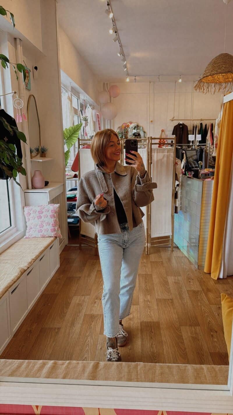 VESTE FEUTRINE TAUPE COURTE   T .1 – Image 2
