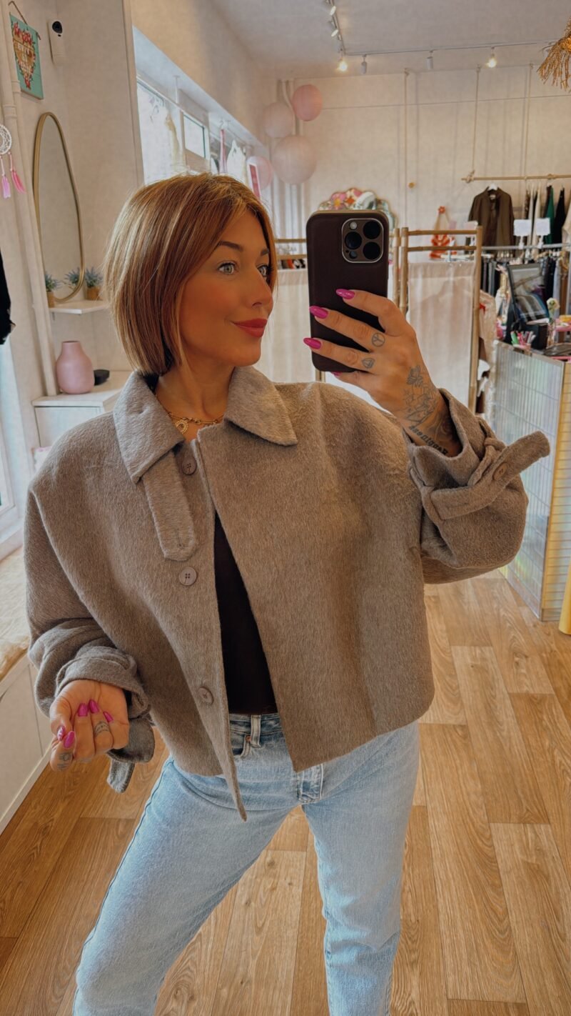 VESTE FEUTRINE TAUPE COURTE   T .2