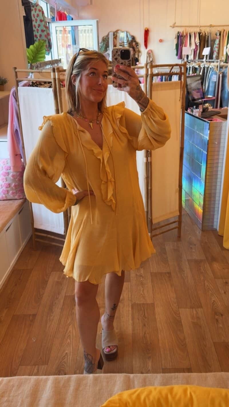 ROBE VOLANTÉ OCRE  S/M – Image 2