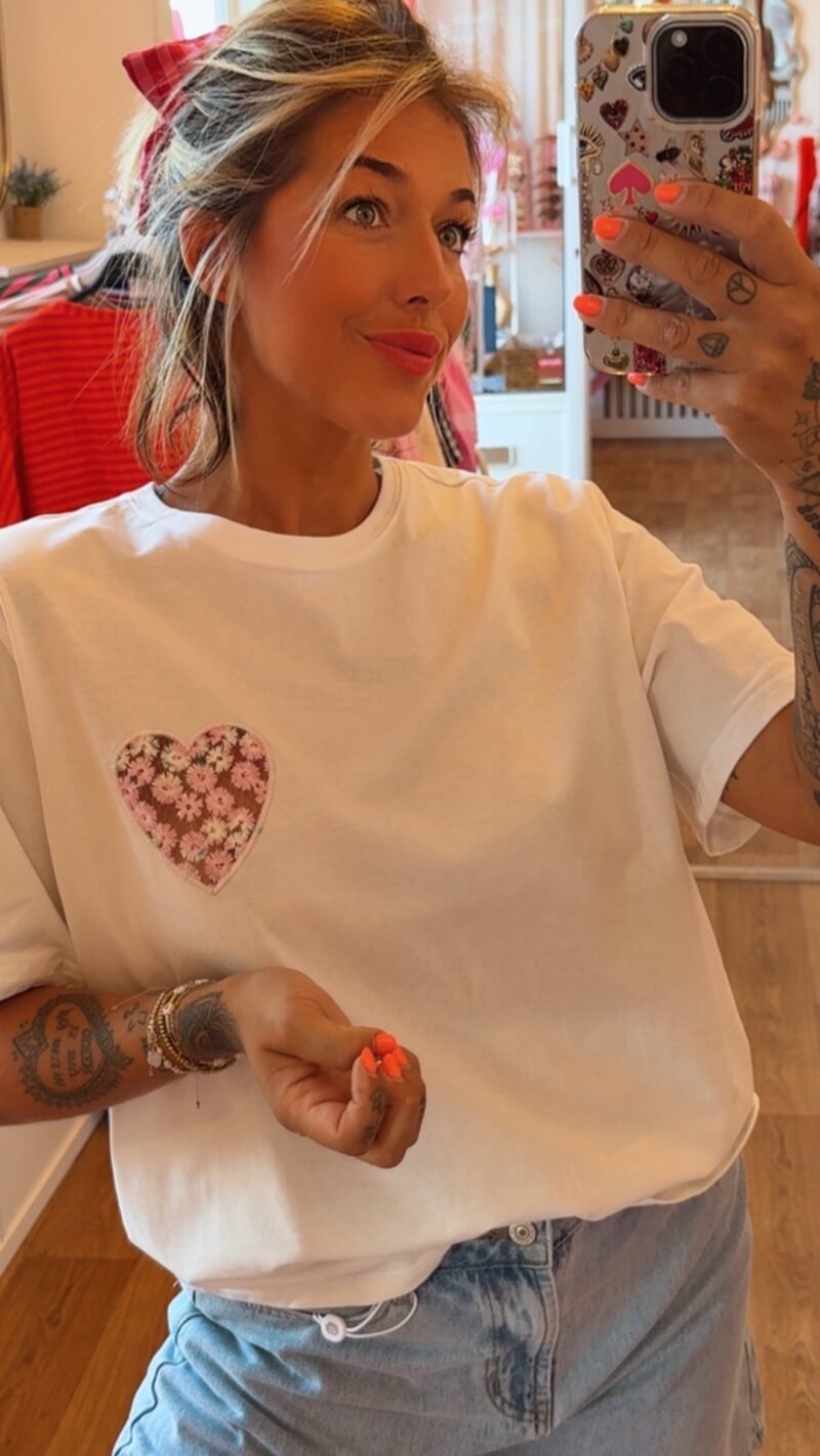 T SHIRT AJOURÉ COEUR ROSE