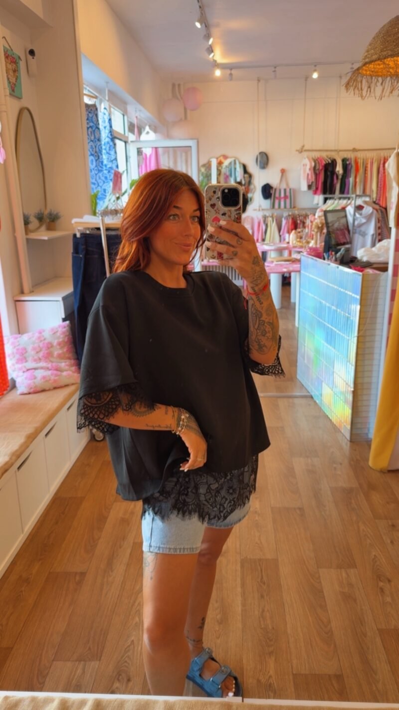T SHIRT DOUX NOIR CROISE DANS LE DOS