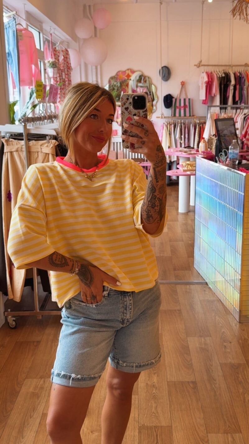T SHIRT MIMI  JAUNE COL  ROSE FLUO