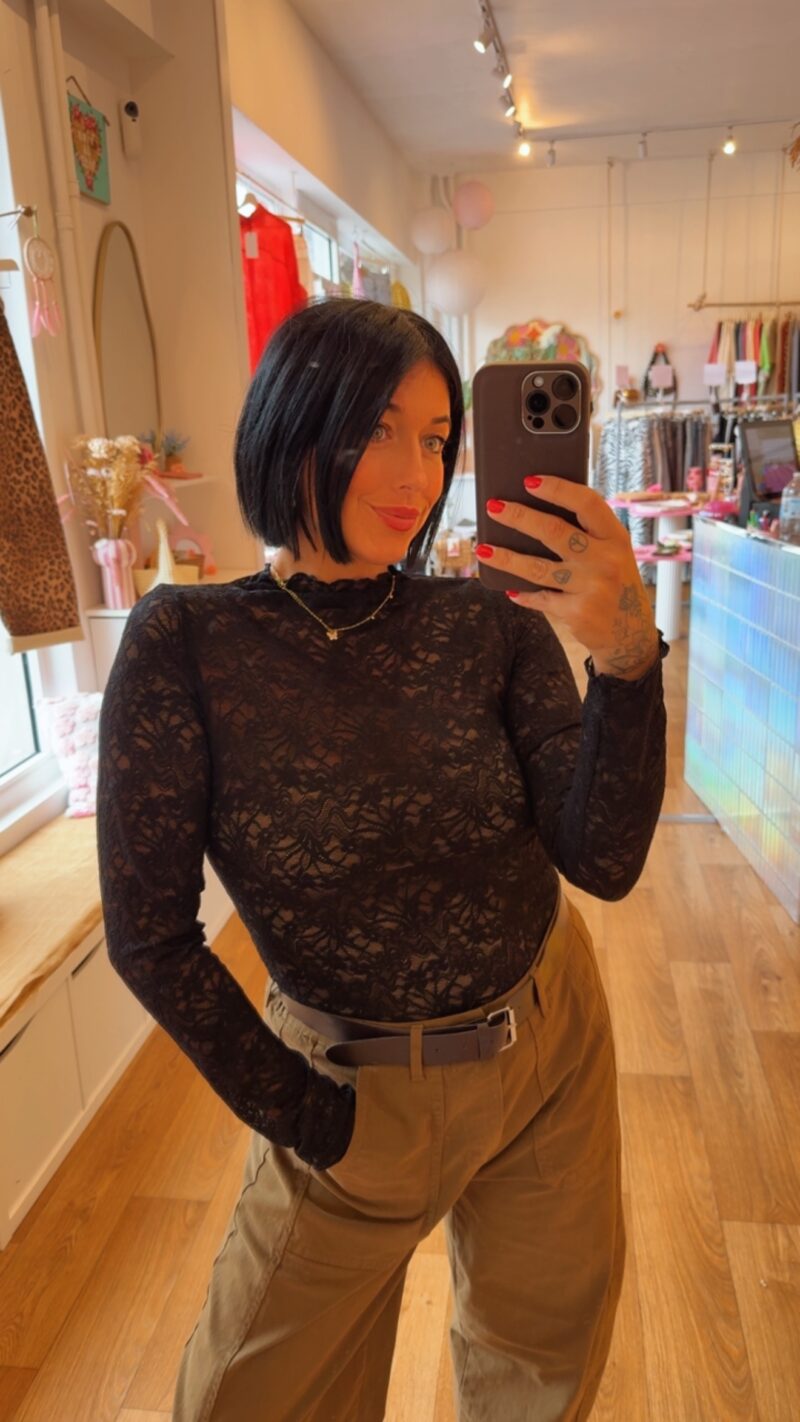 DENTELLE NOIR  T . M