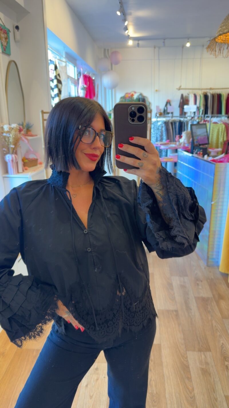 BLOUSE NOIRE DENTELLE  M/L